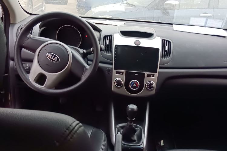 Used Kia Forte 2014 1.6L MT GL Interior 2
