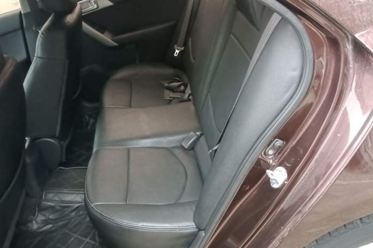 Used Kia Forte 2014 1.6L MT GL Interior 4