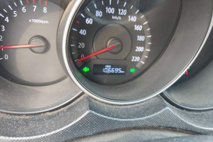 Used Kia Forte 2014 1.6L MT GL Odometer Close Up