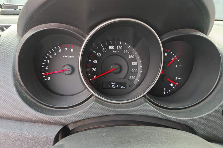 Used Kia Forte 2014 1.6L MT GL Odometer Close Up