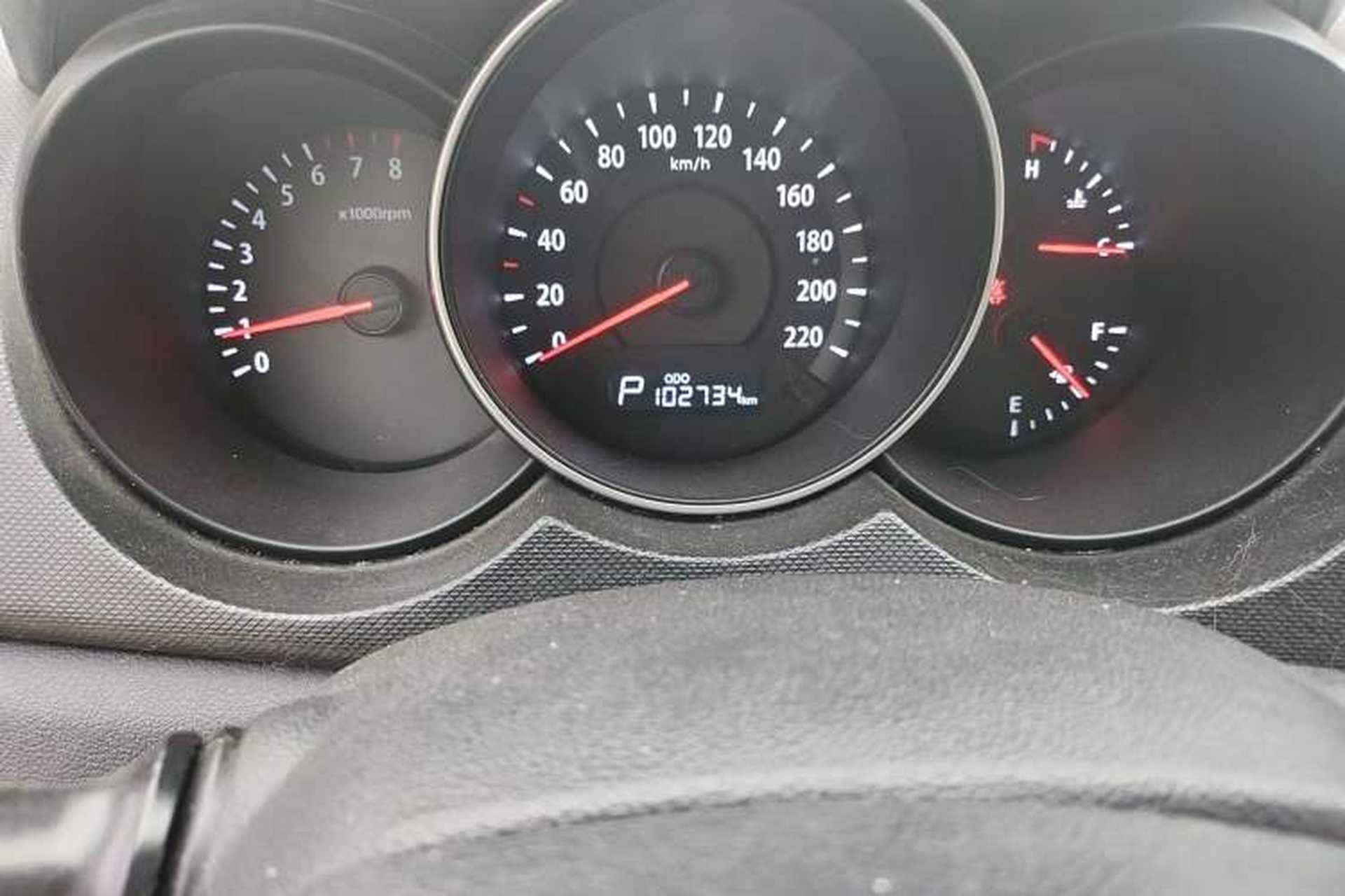Used Kia Forte 2014 1.6L AT GL Odometer Close Up