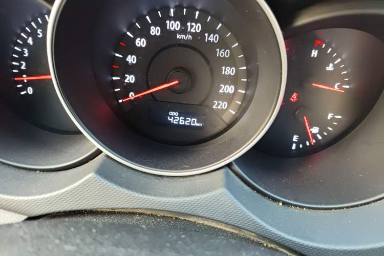 Used Kia Forte 2014 1.6L MT GL Odometer Close Up