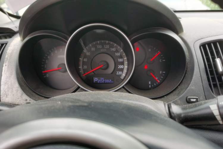Used Kia Forte 2014 1.6L AT GL Odometer Close Up