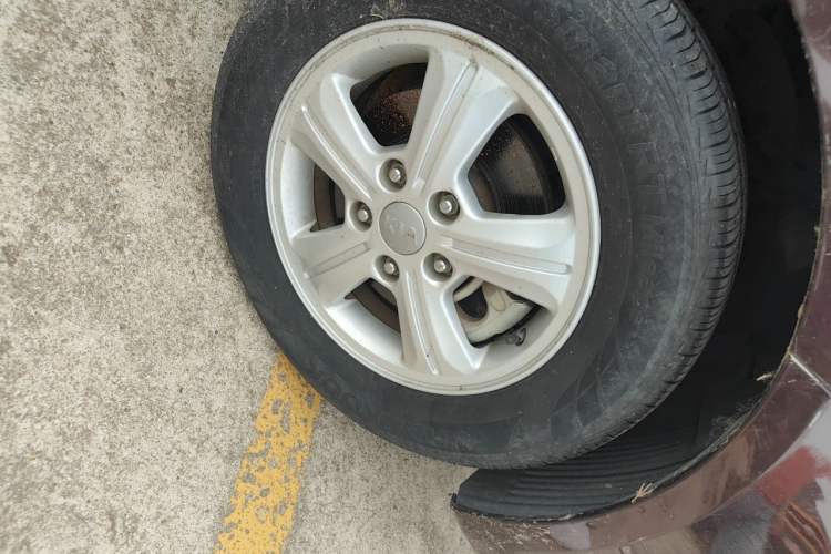 Used Kia Forte 2014 1.6L MT GL Right Front Wheel Hub