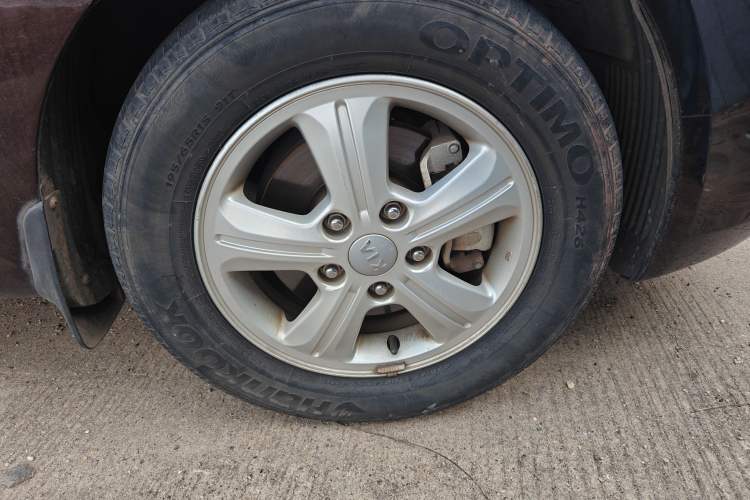 Used Kia Forte 2014 1.6L MT GL Right Front Wheel Hub