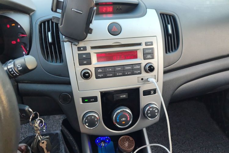 Used Kia Forte 2014 1.6L MT GL Audio And AC Panel