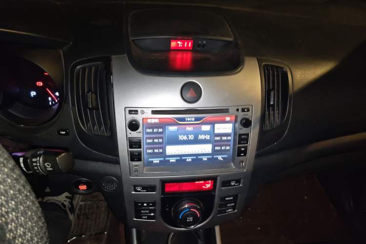 Used Kia Forte 2014 1.6L AT Premium Model Audio And AC Panel