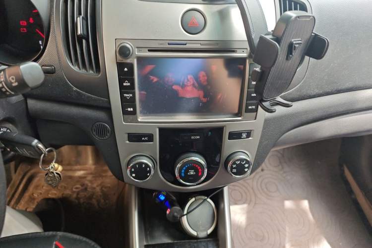 Used Kia Forte 2014 1.6L MT GL Audio And AC Panel