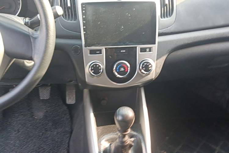 Used Kia Forte 2014 1.6L MT GL Audio And AC Panel