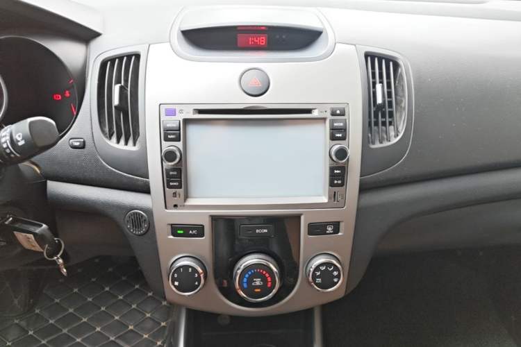 Used Kia Forte 2014 1.6L MT GL Audio And AC Panel