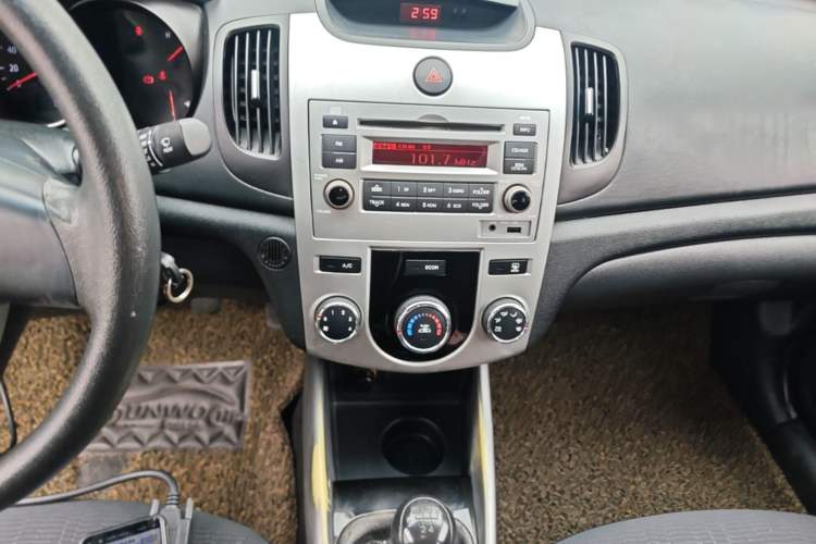 Used Kia Forte 2014 1.6L MT GL Audio And AC Panel