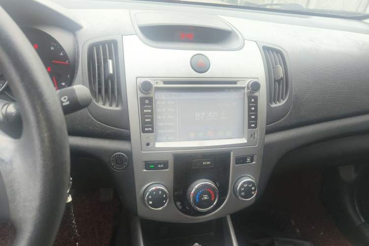 Used Kia Forte 2014 1.6L MT GL Audio And AC Panel