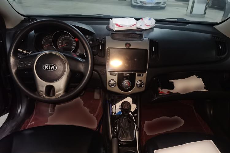Used Kia Forte 2014 1.6L AT GL Center Console