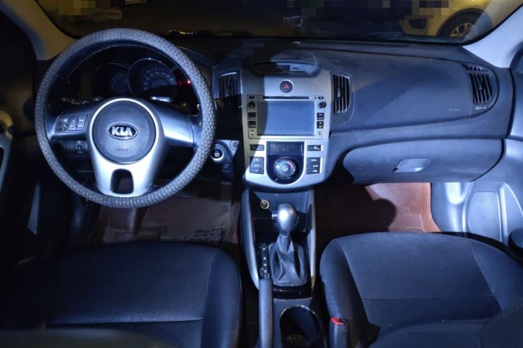 Used Kia Forte 2014 1.6L AT Premium Model Center Console