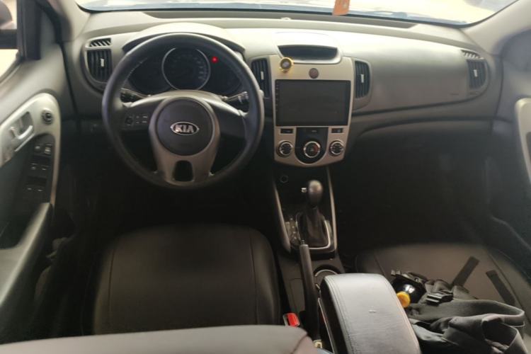 Used Kia Forte 2014 1.6L AT GL Center Console