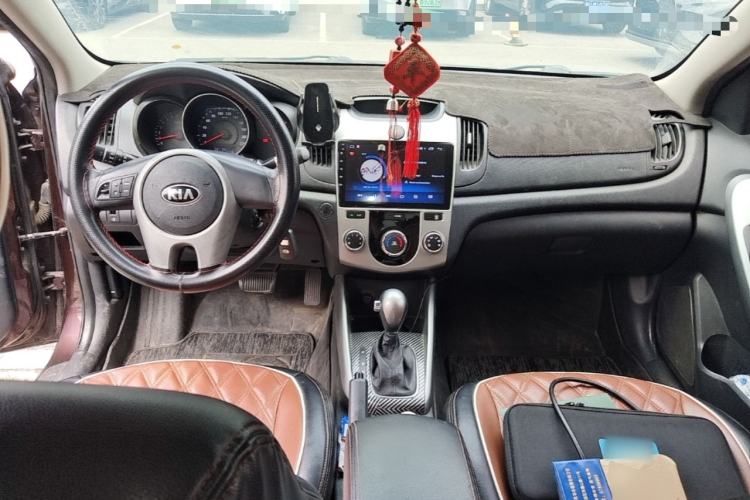 Used Kia Forte 2014 1.6L AT GL Center Console