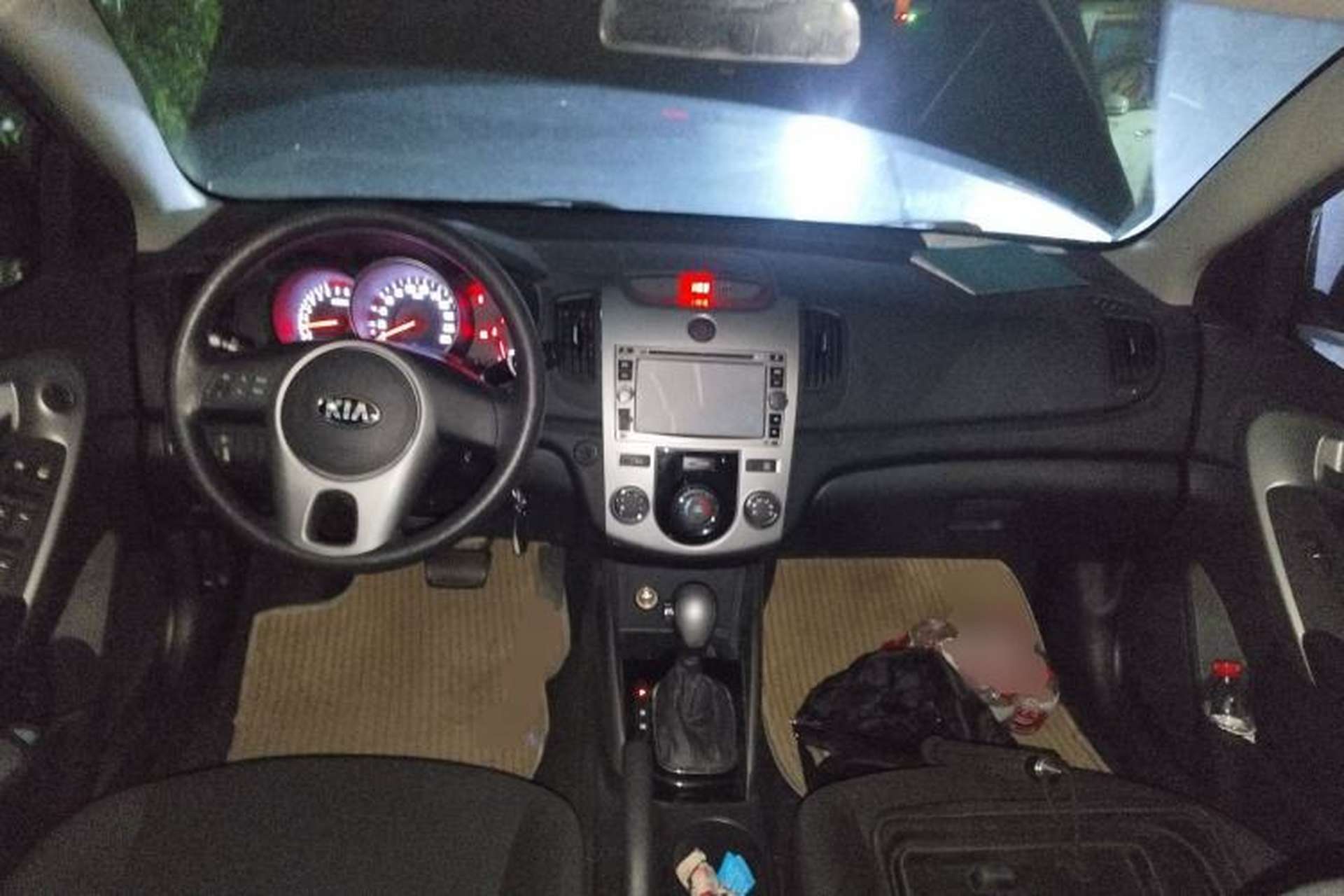 Used Kia Forte 2014 1.6L AT GL Center Console