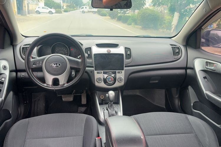 Used Kia Forte 2014 1.6L AT GL Center Console