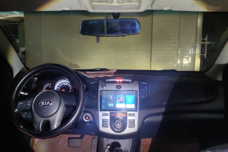 Used Kia Forte 2014 1.6L AT Premium Model Center Console