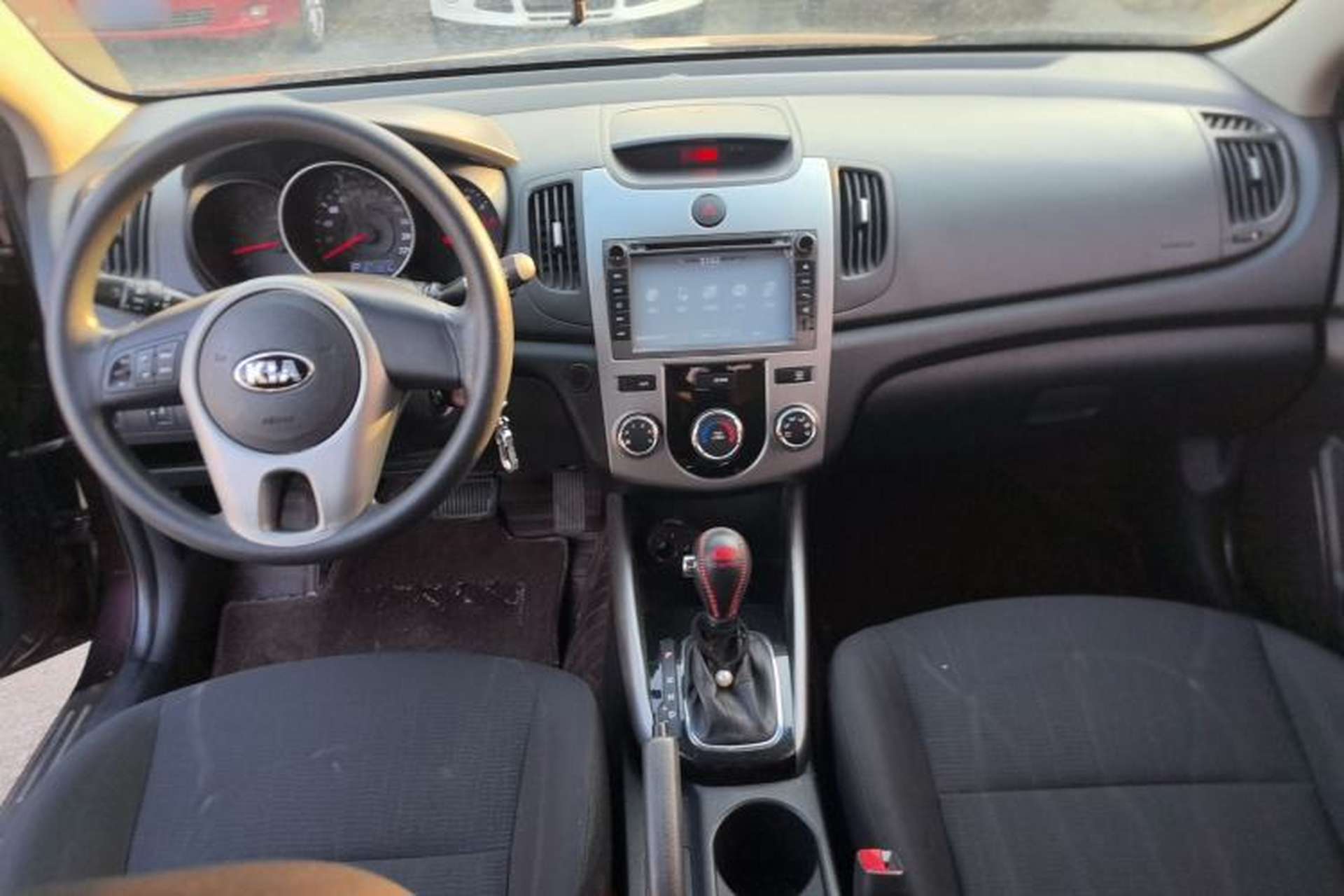 Used Kia Forte 2014 1.6L AT GL Center Console