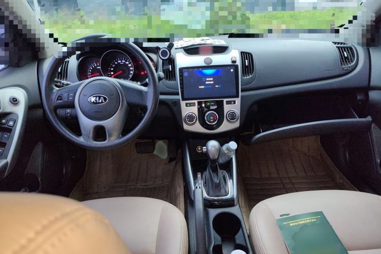 Used Kia Forte 2014 1.6L AT GL Center Console
