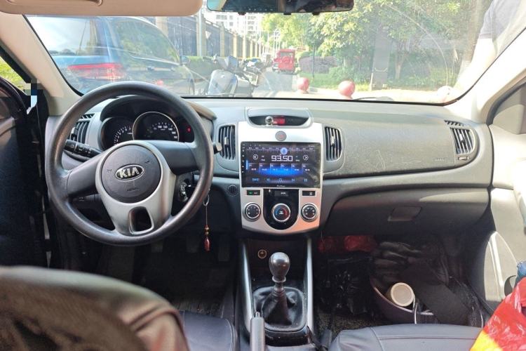 Used Kia Forte 2014 1.6L MT GL Center Console