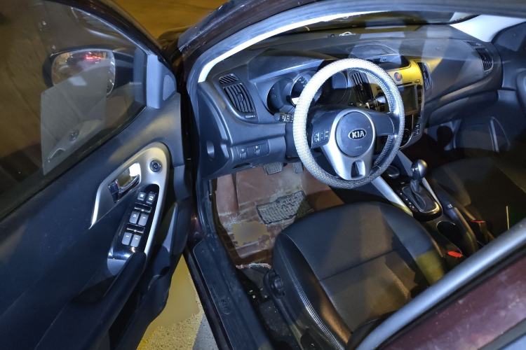 Used Kia Forte 2014 1.6L AT Premium Model Driver Seat