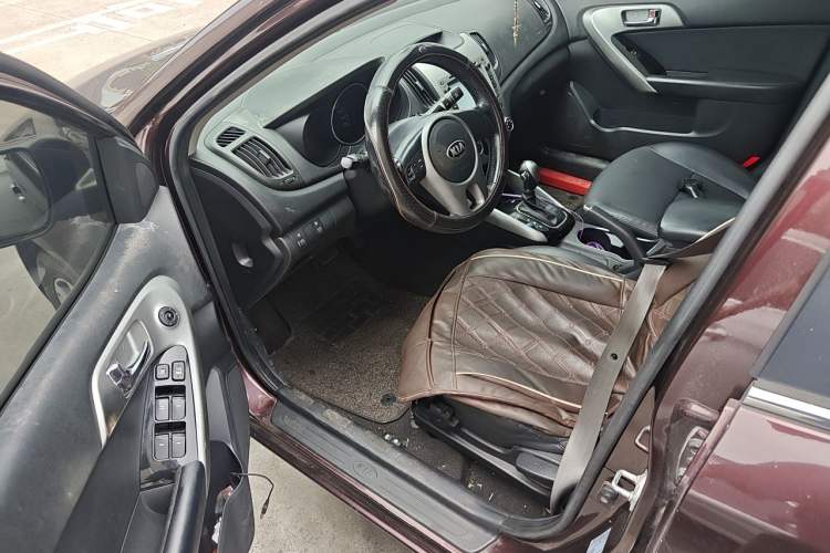 Used Kia Forte 2014 1.6L AT GLS Driver Seat