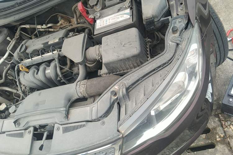 Used Kia Forte 2014 1.6L MT GL Engine Bay Left