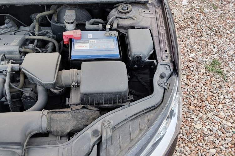 Used Kia Forte 2014 1.6L MT GL Engine Bay Left