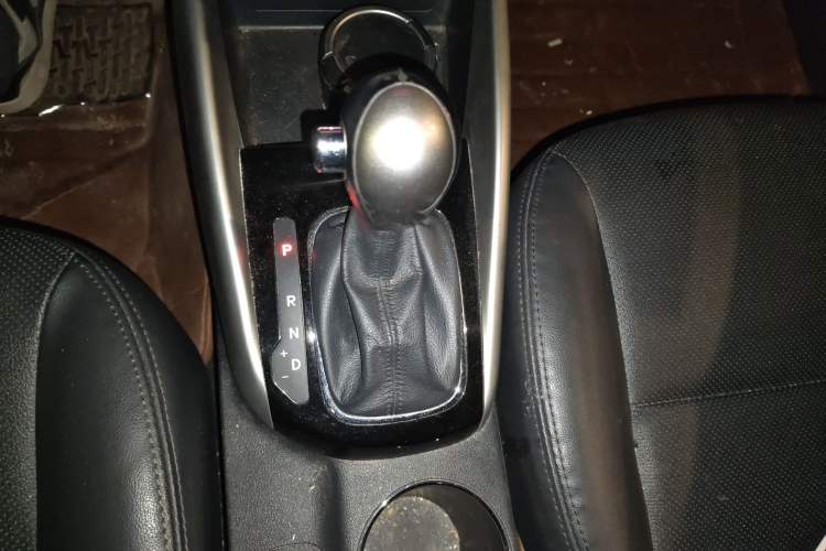 Used Kia Forte 2014 1.6L AT Premium Model Gear Lever