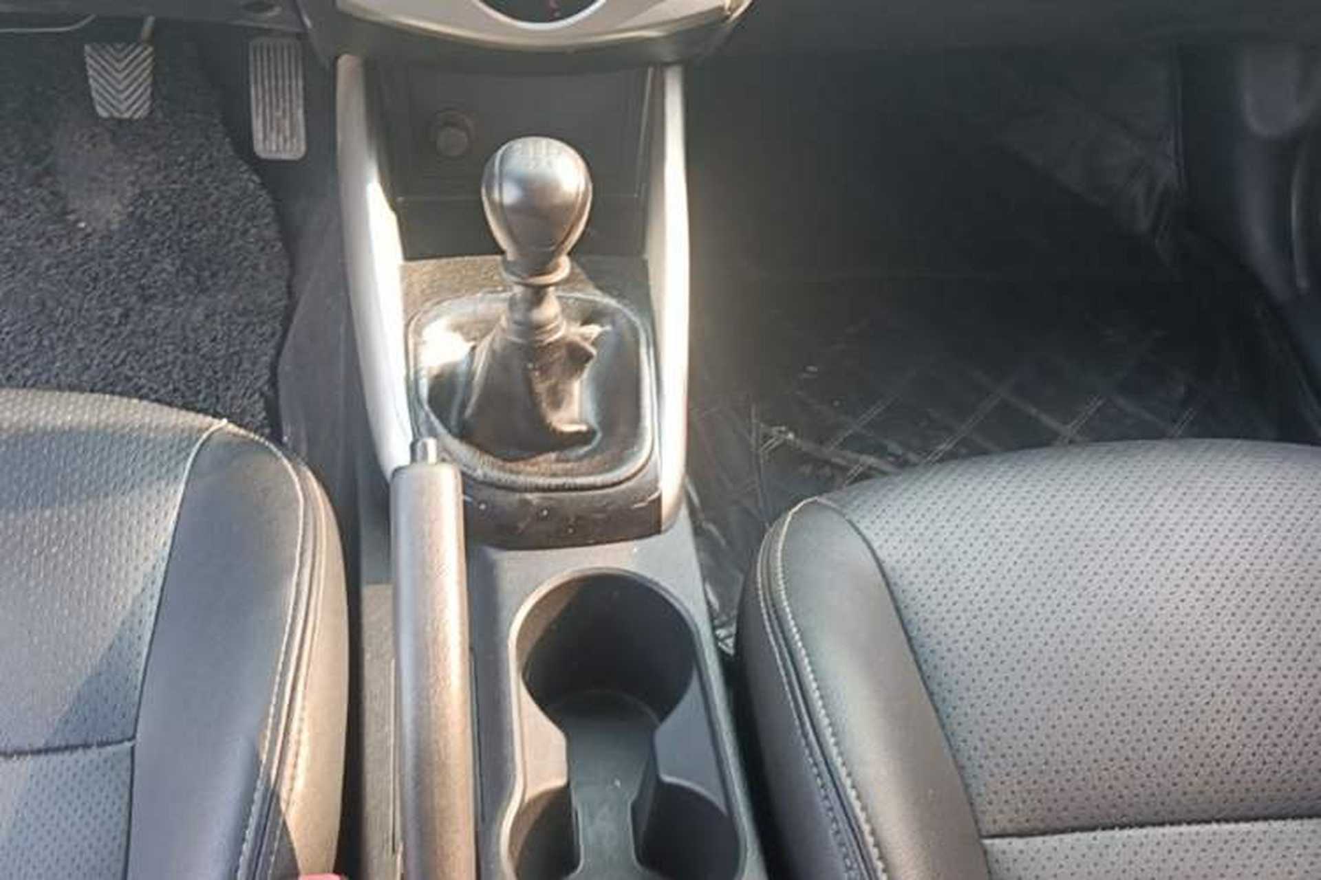 Used Kia Forte 2014 1.6L MT GL Gear Lever