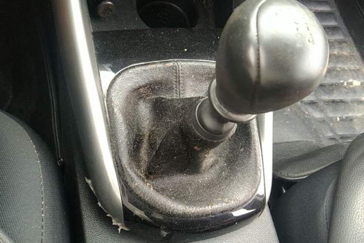 Used Kia Forte 2014 1.6L MT GL Gear Lever