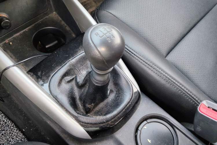 Used Kia Forte 2014 1.6L MT GL Gear Lever