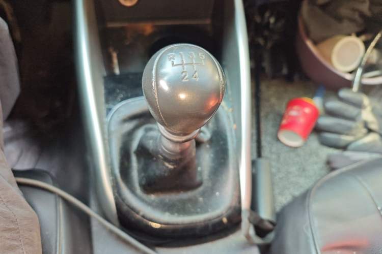 Used Kia Forte 2014 1.6L MT GL Gear Lever