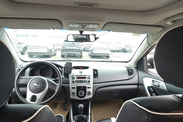 Used Kia Forte 2014 1.6L MT GLS Headliner