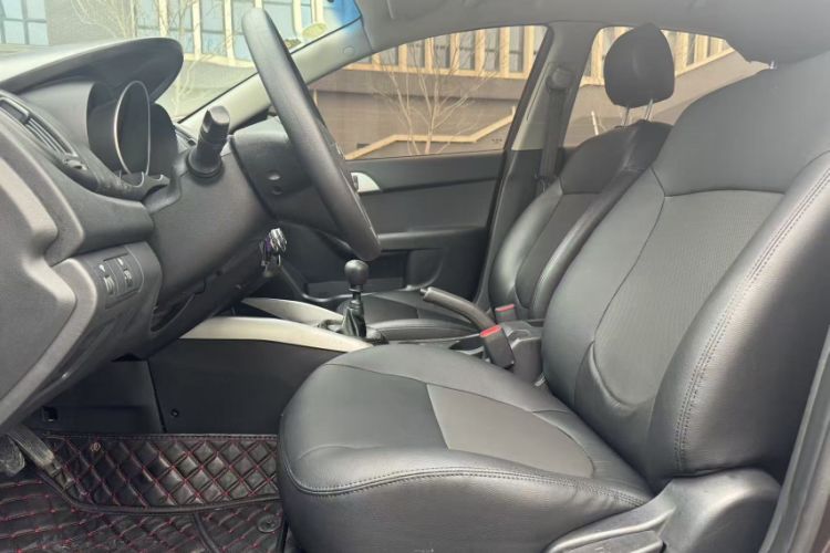Used Kia Forte 2014 1.6L MT GL Interior 2