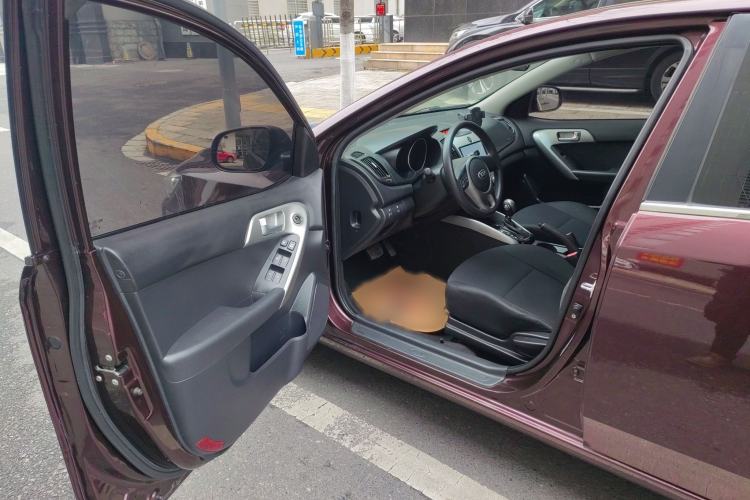 Used Kia Forte 2014 1.6L AT GL Interior 2