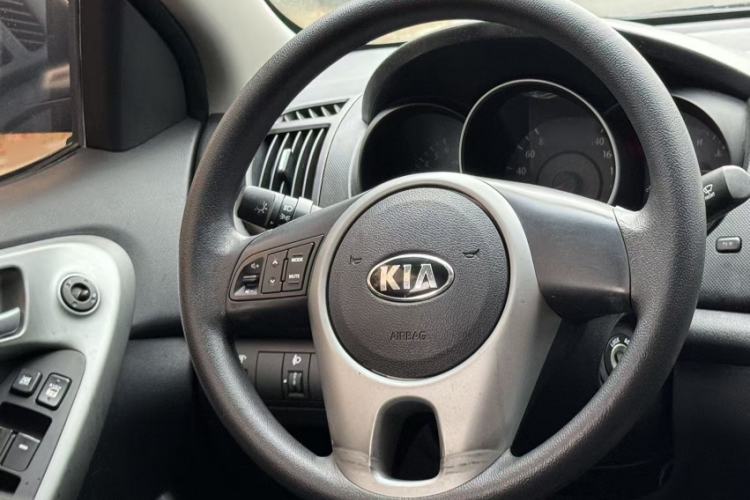 Used Kia Forte 2014 1.6L MT GL Interior 3