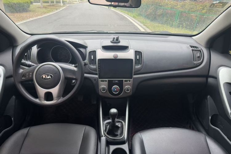 Used Kia Forte 2014 1.6L MT GL Interior 6