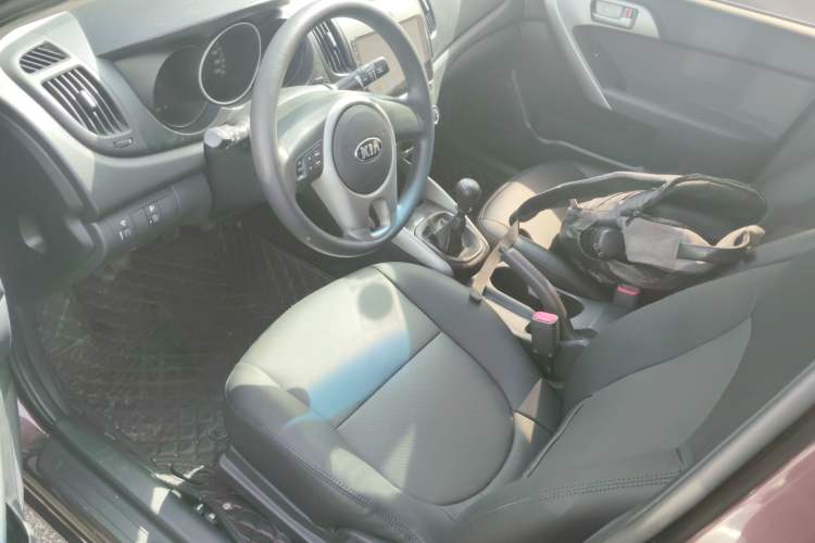 Used Kia Forte 2014 1.6L MT GL Left Front Seat