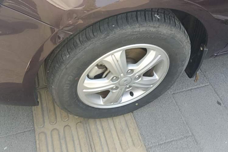 Used Kia Forte 2014 1.6L MT GL Left Front Wheel Hub