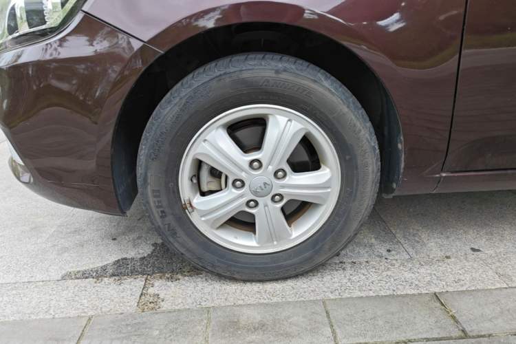Used Kia Forte 2014 1.6L MT GL Left Front Wheel Hub