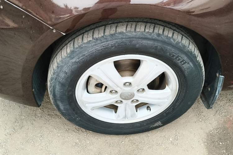 Used Kia Forte 2014 1.6L AT GL Left Front Wheel Hub