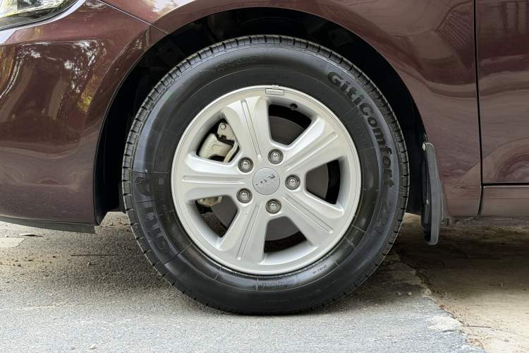 Used Kia Forte 2014 1.6L AT GL Left Front Wheel Hub