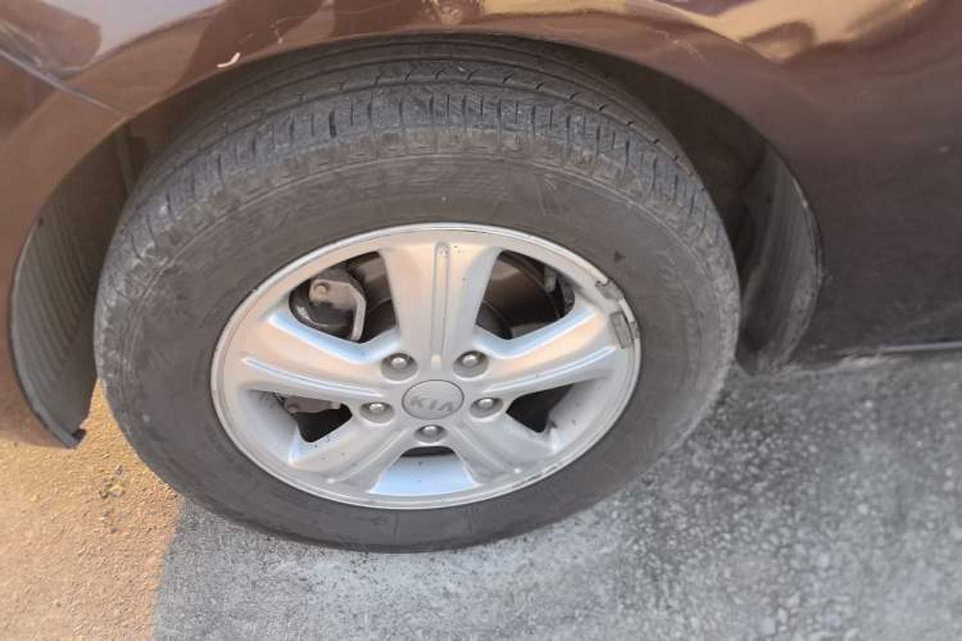 Used Kia Forte 2014 1.6L AT GL Left Front Wheel Hub