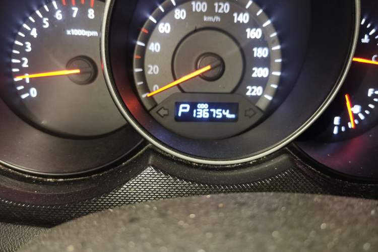 Used Kia Forte 2014 1.6L AT GL Odometer Close Up