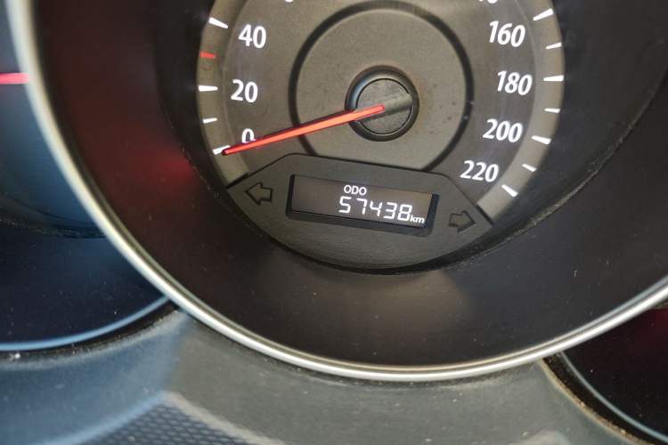 Used Kia Forte 2014 1.6L MT GL Odometer Close Up