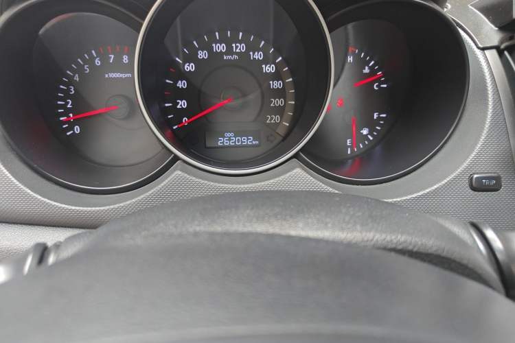Used Kia Forte 2014 1.6L MT GL Odometer Close Up