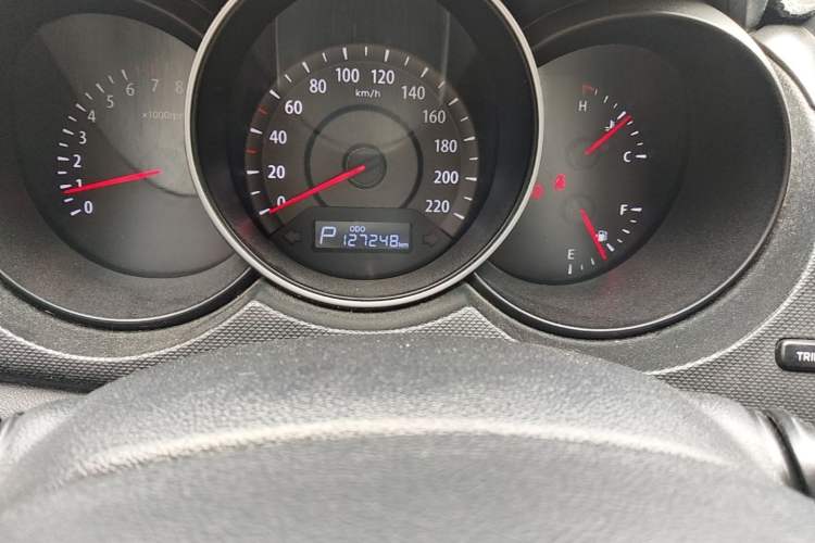 Used Kia Forte 2014 1.6L AT GL Odometer Close Up
